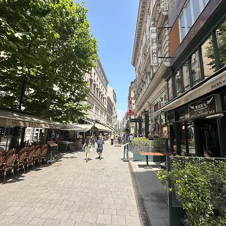 Bright Apartment In The Most Beautiful Street Of Budapest Vaci Street, Fashion Street Apartment Budapest