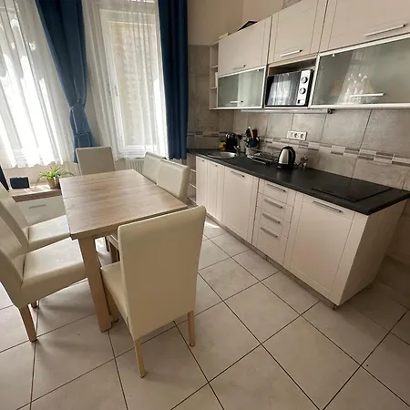 Apartment Bright Apartment In The Most Beautiful Street Of Budapest Vaci Street, Fashion Street *