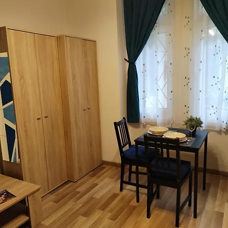 Blueroom - 15-minute Walk From Danube Apartment