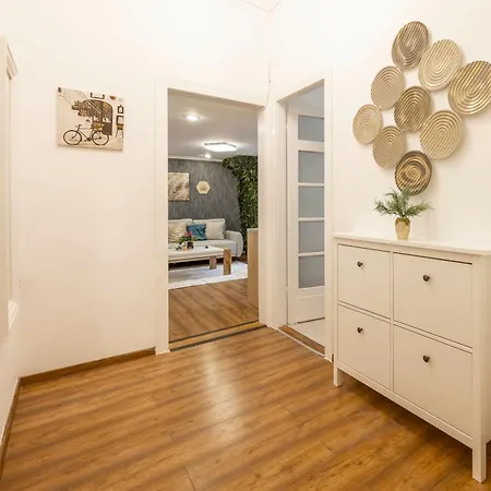 Cozy & Homy In The Heart Of