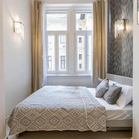 Apartment Cozy & Homy In The Heart Of *