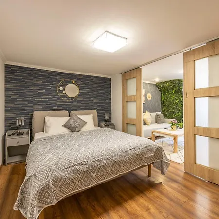 Cozy & Homy In The Heart Of Apartment
