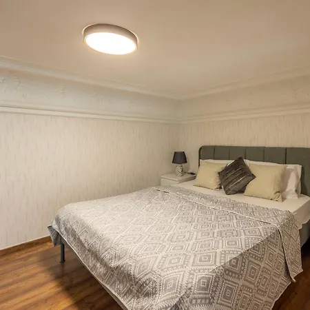 Apartment Cozy & Homy In The Heart Of