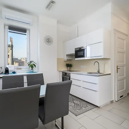 Oasis 2 Bd * Budapest