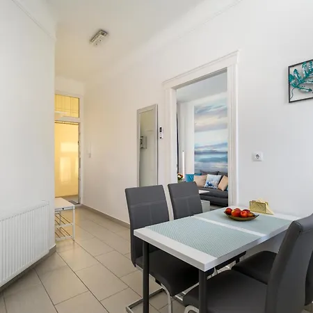 Oasis 2 Bd Apartment