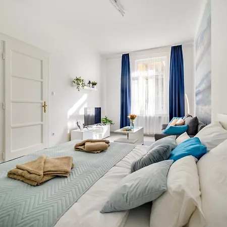 Oasis 2 Bd Apartment