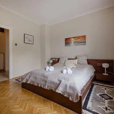 Apartman Family Near Park *