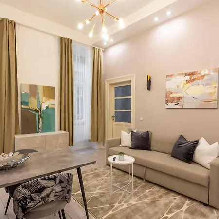 Deluxe Center Izabella By Cavaland Budapest