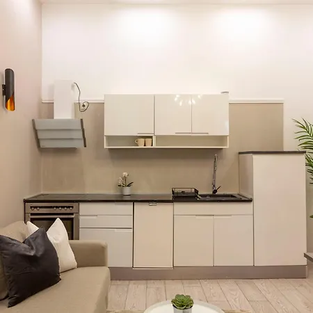 Apartment Deluxe Center Izabella By Cavaland *