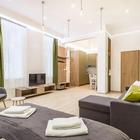 In Heart Of Bartok Bela Boulevard Apartment *