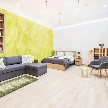 In Heart Of Bartok Bela Boulevard Apartment *
