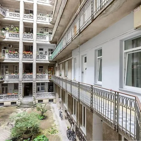 In Heart Of Bartok Bela Boulevard Apartment *