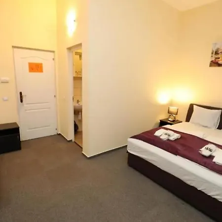 California 3* Budapest