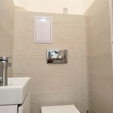 Danube Escapes Budapest- 3br * 布达佩斯
