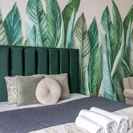 Luxy Spacious & Cozy With Balcony Apartment