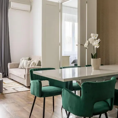 Luxy Spacious & Cozy With Balcony Apartment Budapest
