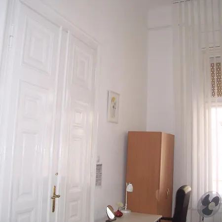 Universal Hostel