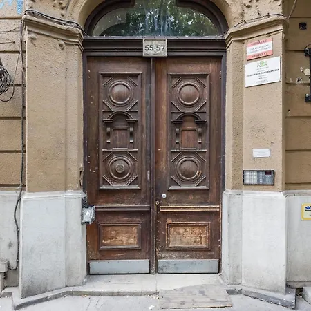 Oasis - Modern Charm, Timeless Comfort Apartment Budapest