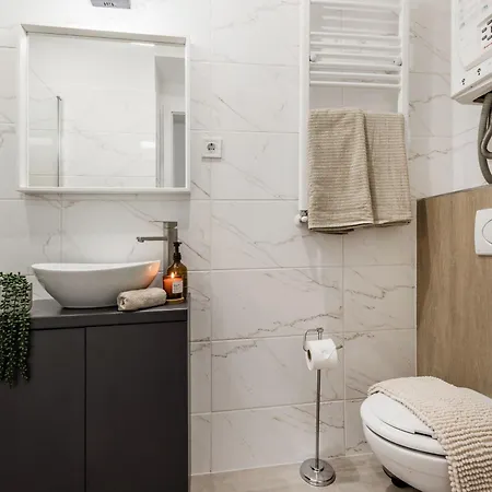 Apartment Oasis - Modern Charm, Timeless Comfort Budapest