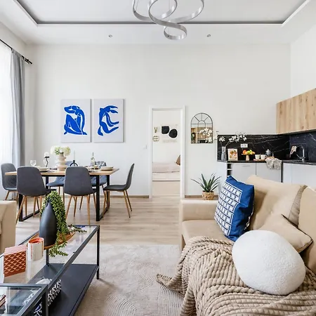 Oasis - Modern Charm, Timeless Comfort Apartment
