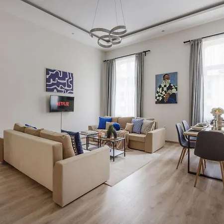 Oasis - Modern Charm, Timeless Comfort Apartment