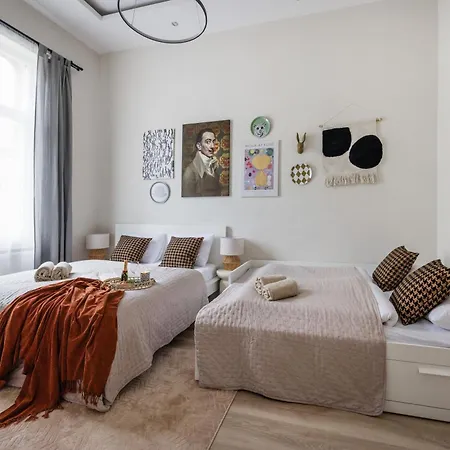 Apartment Oasis - Modern Charm, Timeless Comfort Budapest