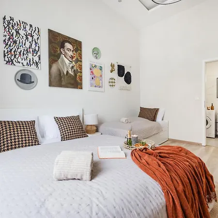 Apartment Oasis - Modern Charm, Timeless Comfort *