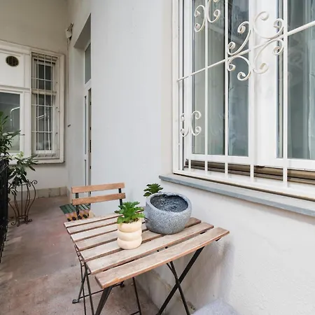 Appartamento Spacious By Opera Budapest