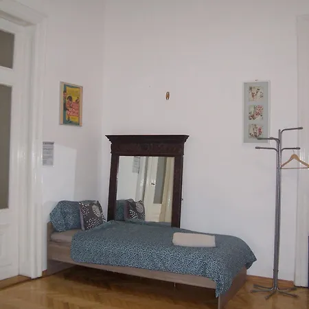 Universal Hostel