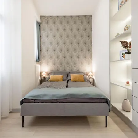 Elegant Two-bedroom In The Centre Apartment