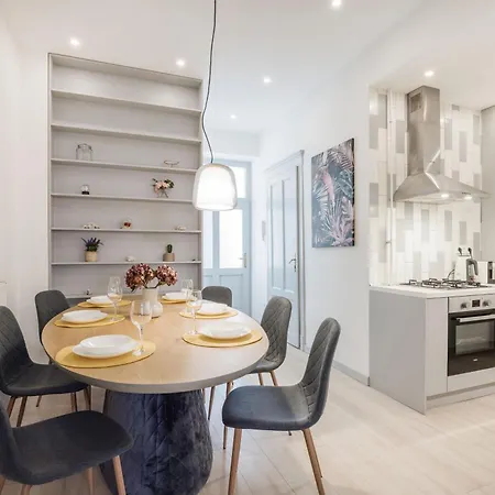 Apartment Elegant Two-bedroom In The Centre *