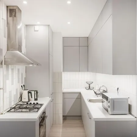 Elegant Two-bedroom In The Centre Apartment
