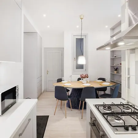 Elegant Two-bedroom In The Centre * Budapest