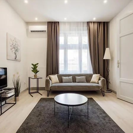Elegant Two-bedroom In The Centre