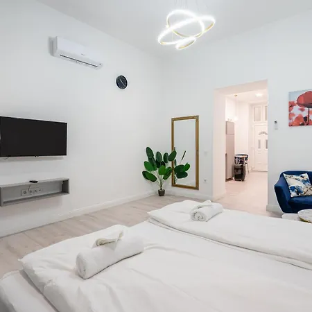 Apartment D26 - Opera Retreat - Location By Bqa *