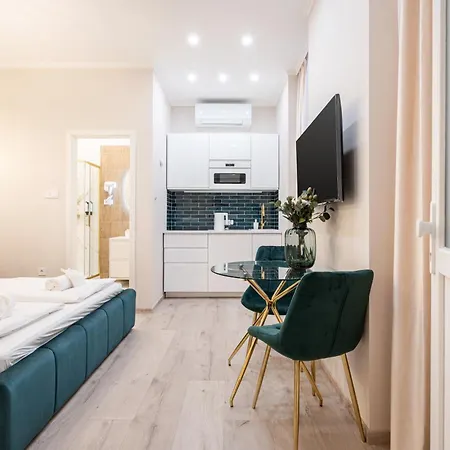 Kiraly 33 - Hidden Gem - Location By Bqa Apartment