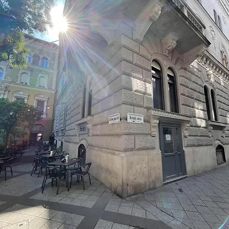 Pensión Nomad & Budapest