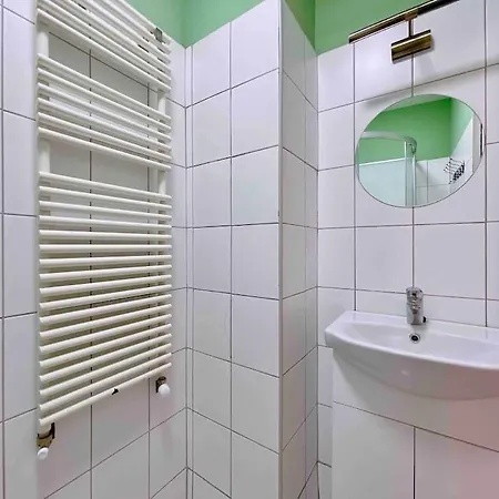 5 Downtown Vintage With Balcony Apartment *