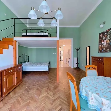 5 Downtown Vintage With Balcony * Budapest