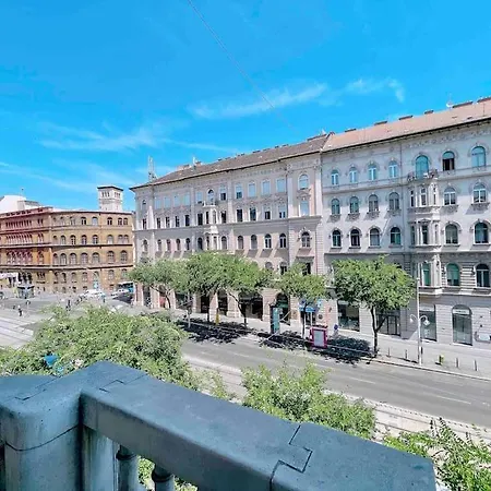 5 Downtown Vintage With Balcony Apartment