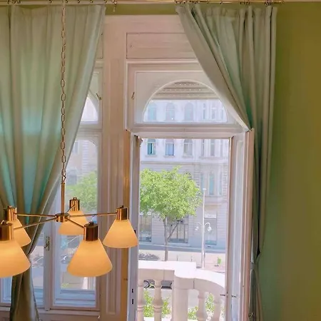 Apartment 5 Downtown Vintage With Balcony Budapest