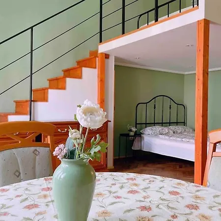 Apartment 5 Downtown Vintage With Balcony *
