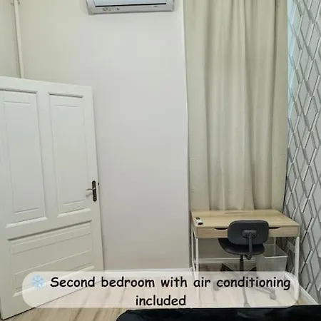 Stylish Parisian 3br In Budapest, Sleeps 9 Budapest