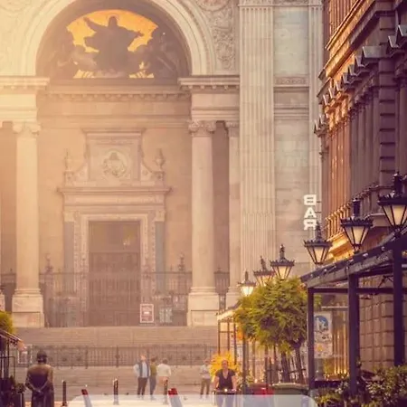 Stylish Parisian 3br In Budapest, Sleeps 9 *