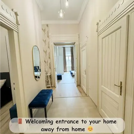 Stylish Parisian 3br In Budapest, Sleeps 9 * Budapest
