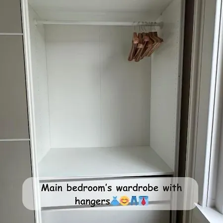 Stylish Parisian 3br In Budapest, Sleeps 9 Apartment