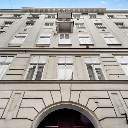 Cozy Boho Apartment, Super Central, Parliament, Netflix