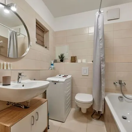 Balcony Centropolitan W Ac By Nw Apartment *