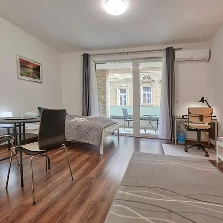 Balcony Centropolitan W Ac By Nw