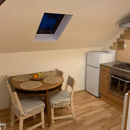 Homestay In - Parliament View Hideaway - Near Buda Castle And Margaret Island Budapest